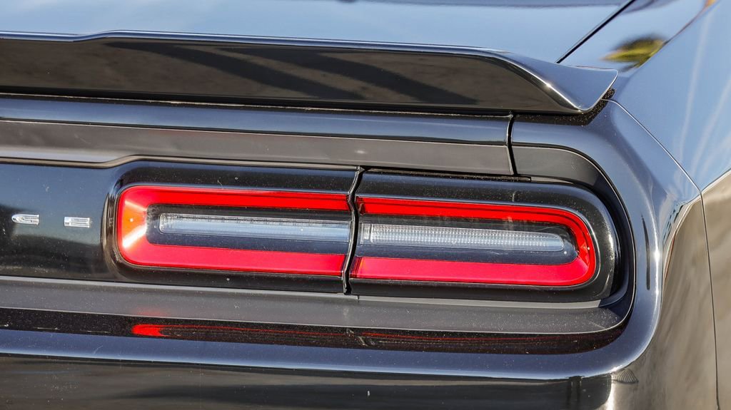 Used 2018 Dodge Challenger SXT image 10