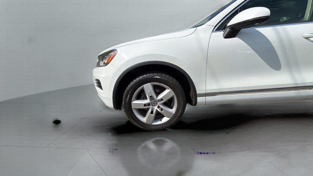 Used 2013 Volkswagen Touareg Sport AWD/4WD image 35