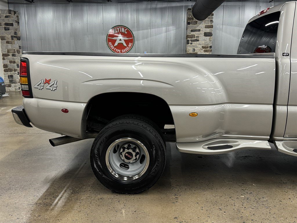 Used 2005 GMC Sierra 3500 SLT w/ Heavy-Duty Power Package AWD/4WD image 16