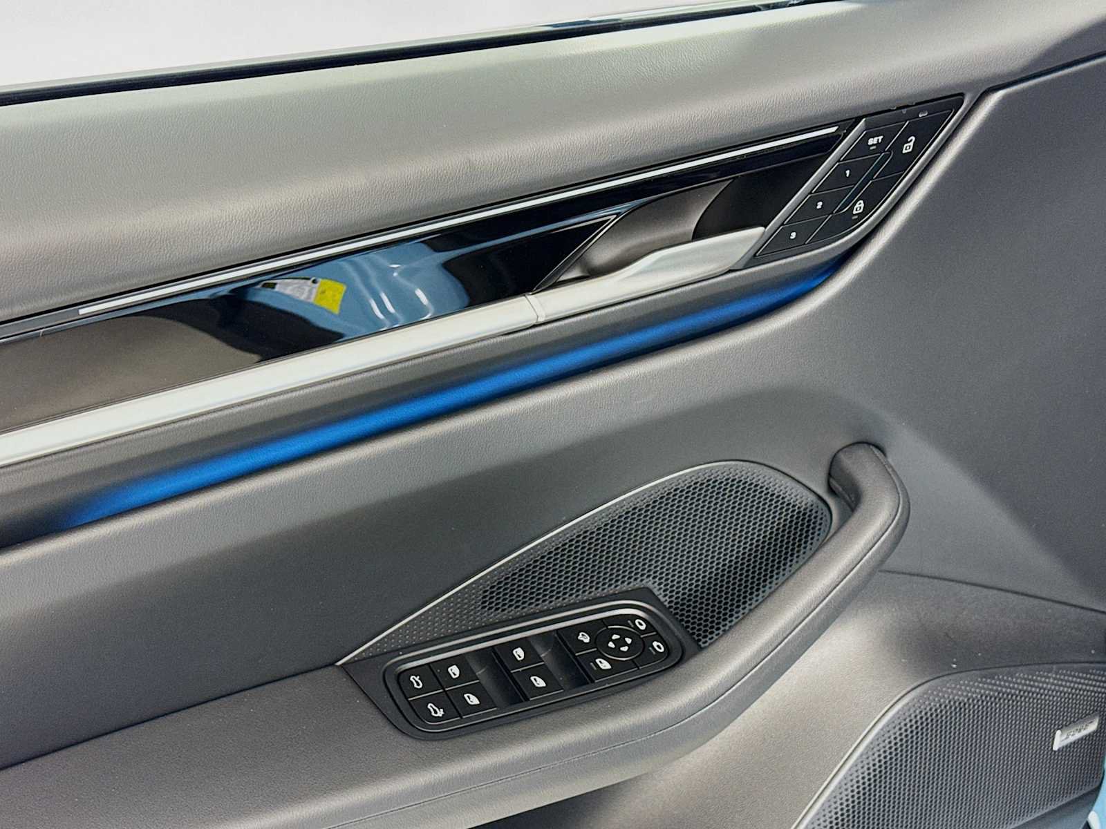 Used 2026 Porsche Macan Electric RWD image 11