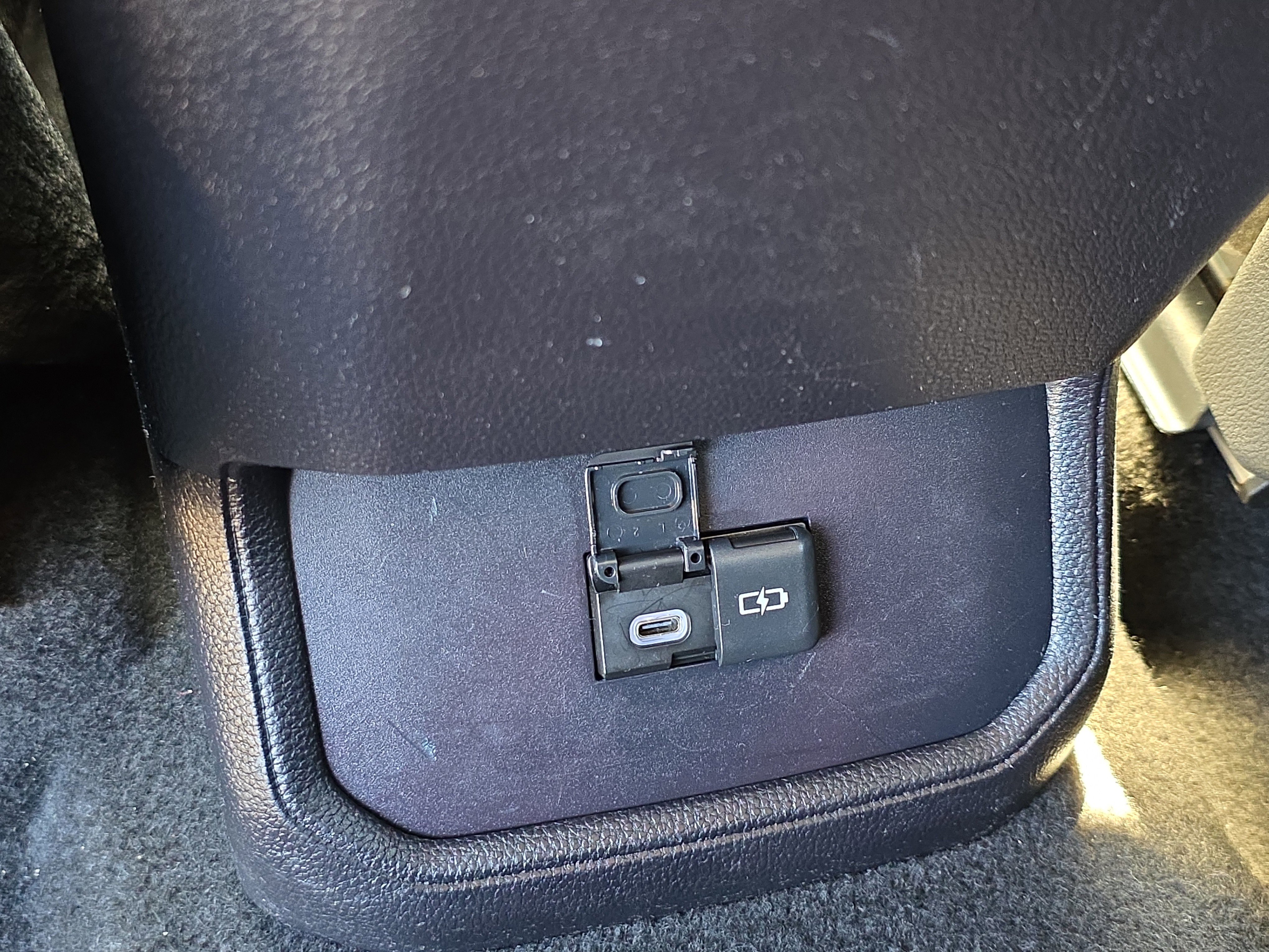 Used 2024 Toyota Highlander LE FWD image 18
