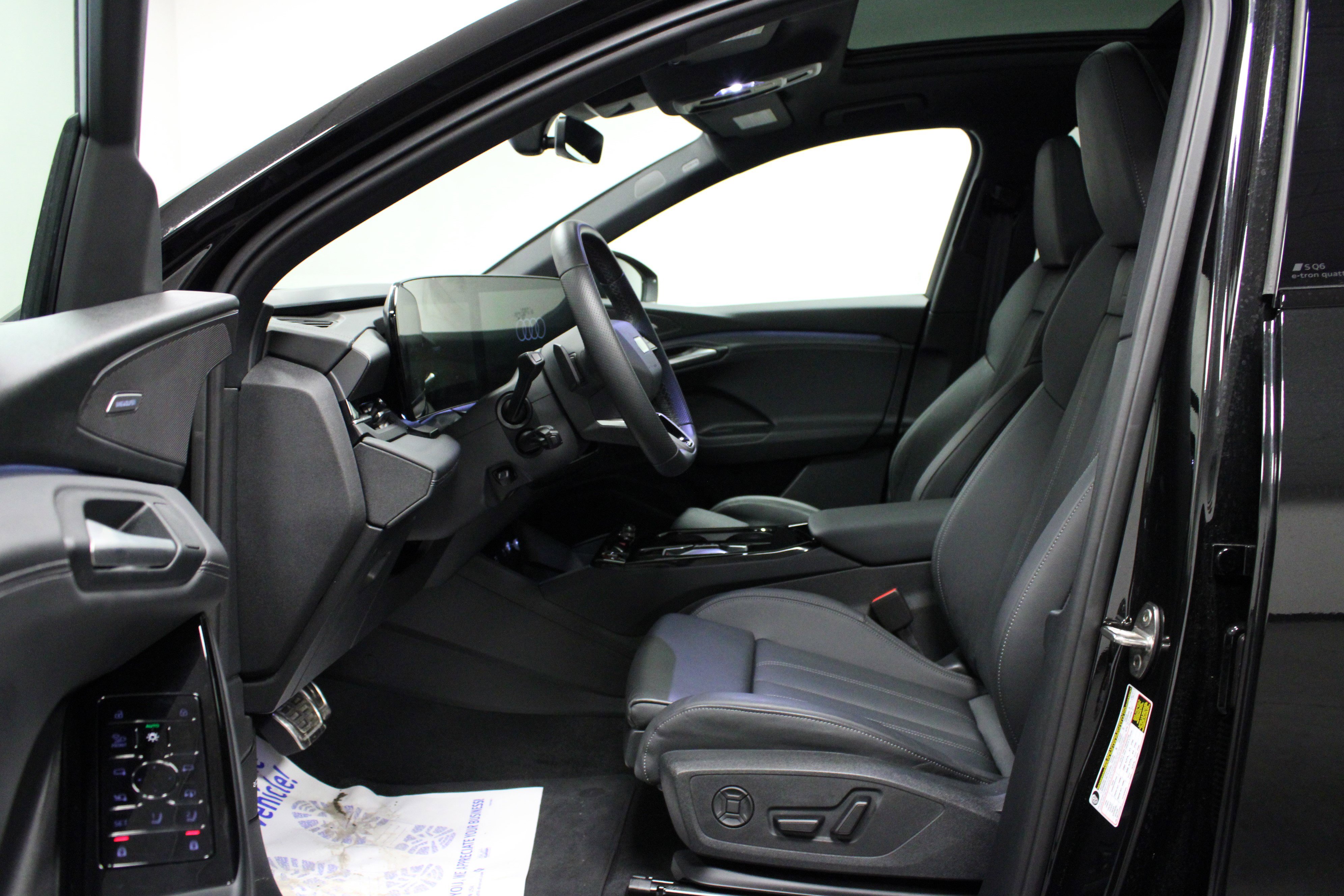 Used 2025 Audi SQ6 e-tron Prestige w/ 21" Black Optic Wheel Package AWD/4WD image 12