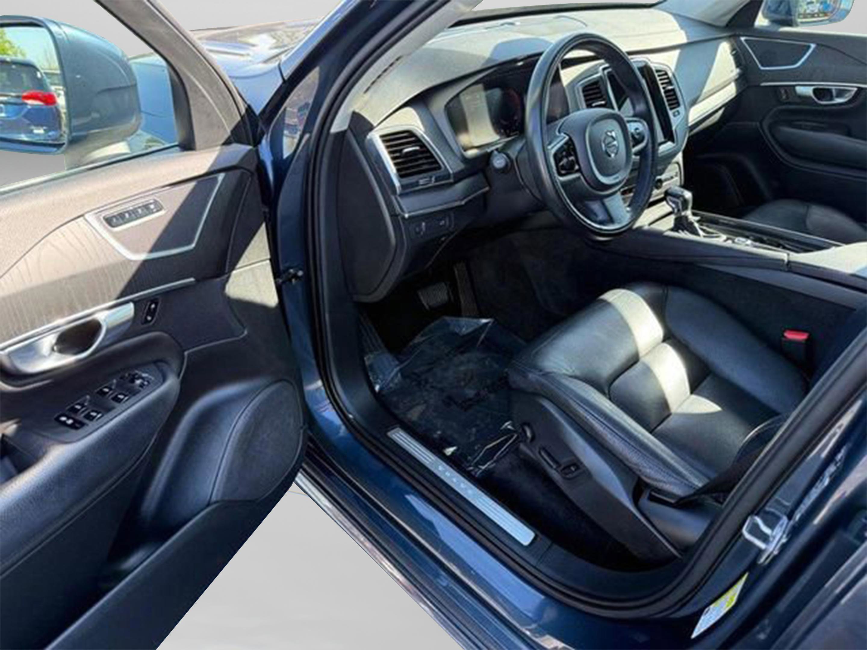 Used 2020 Volvo XC90 T6 Momentum AWD/4WD image 18