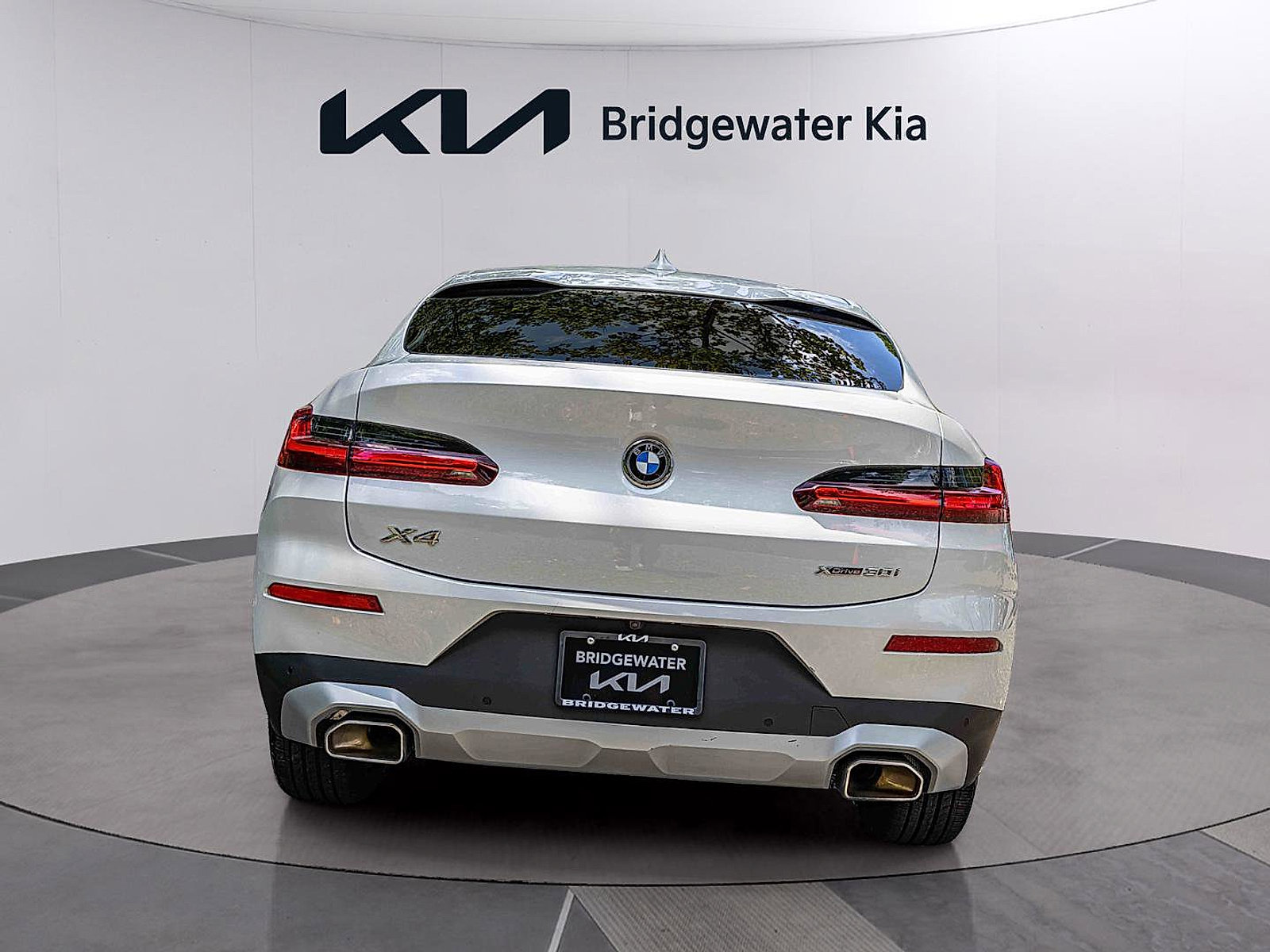 Used 2024 BMW X4 xDrive30i w/ Parking Assistance Package AWD/4WD image 6