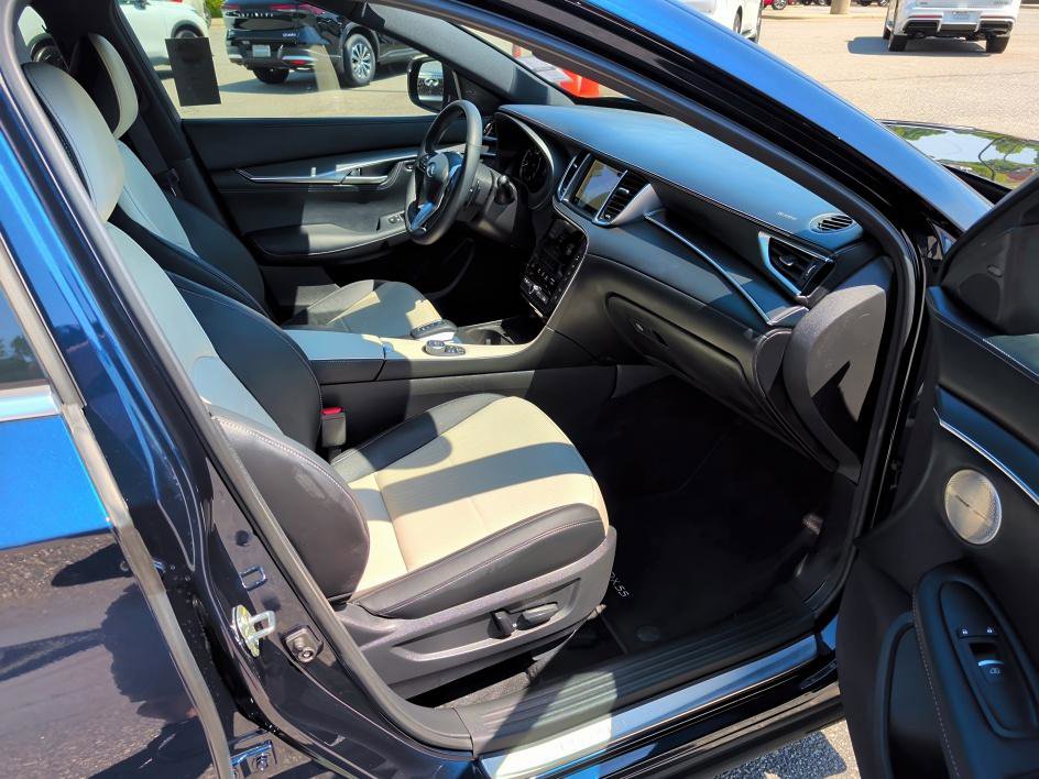 Certified 2025 INFINITI QX55 Essential AWD/4WD image 12