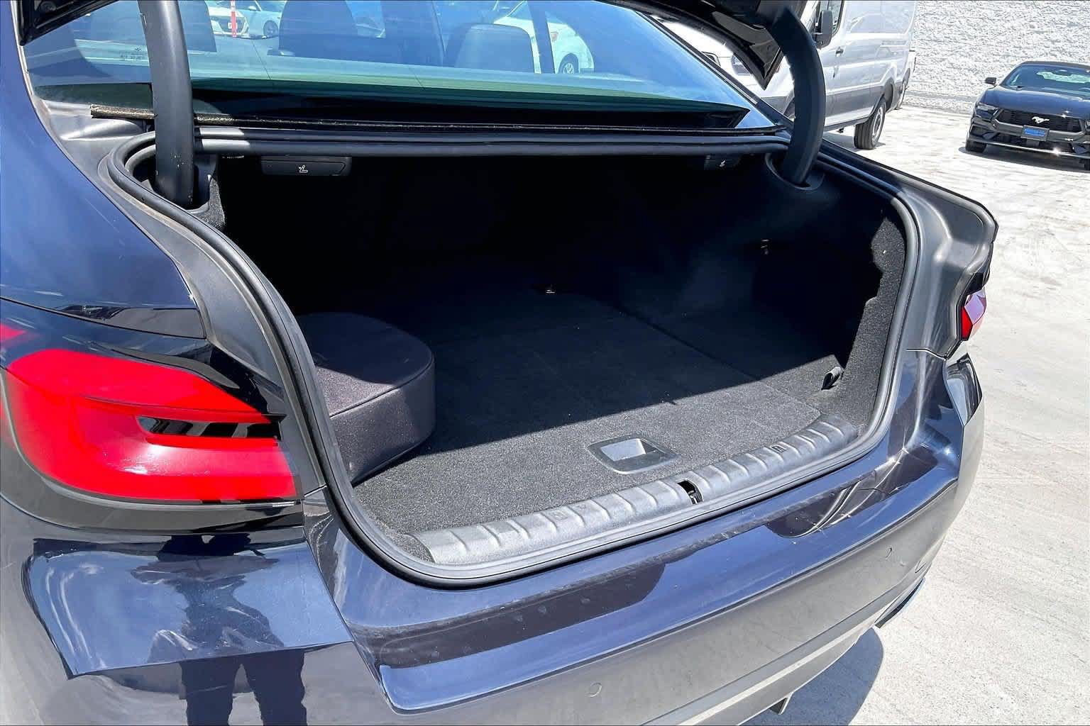 Used 2023 BMW 530e w/ M Sport Package RWD image 18