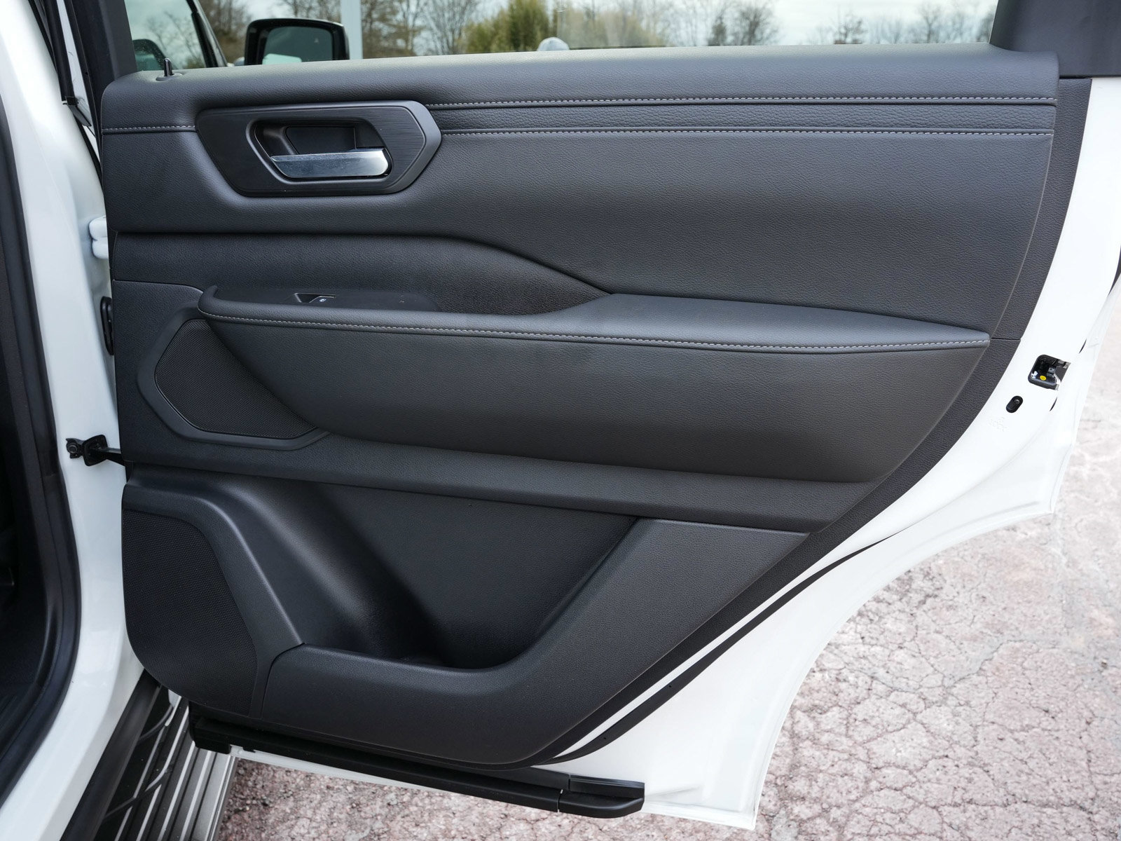 Used 2025 Nissan Armada SV image 13