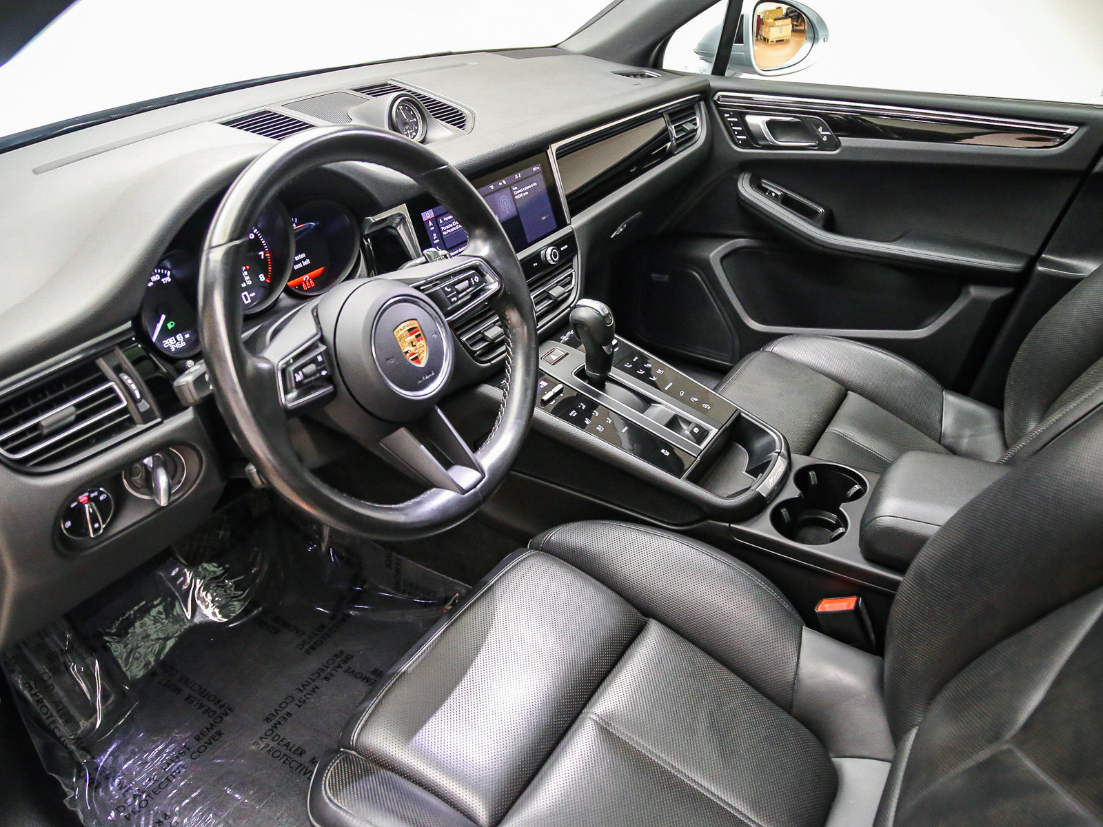 Certified 2022 Porsche Macan AWD/4WD image 4