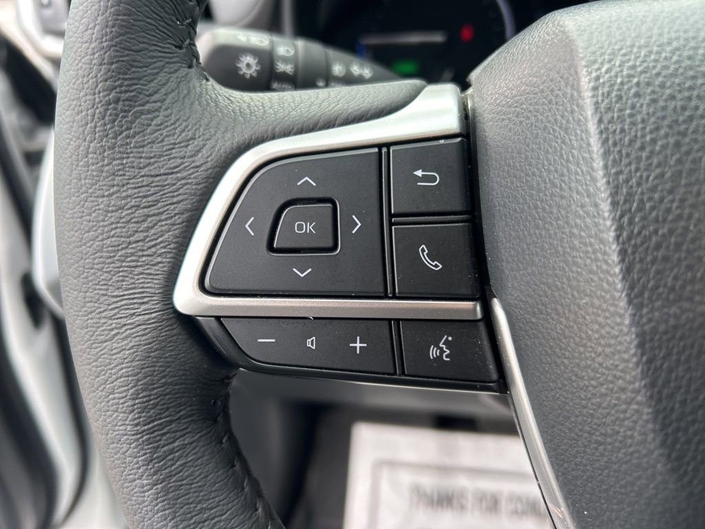 Used 2025 Toyota Sienna XLE image 8