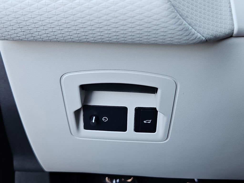 Used 2023 Land Rover Range Rover Velar R-Dynamic S image 14