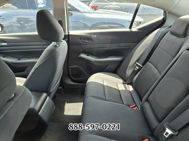 Used 2025 Nissan Altima 2.5 SV FWD image 3