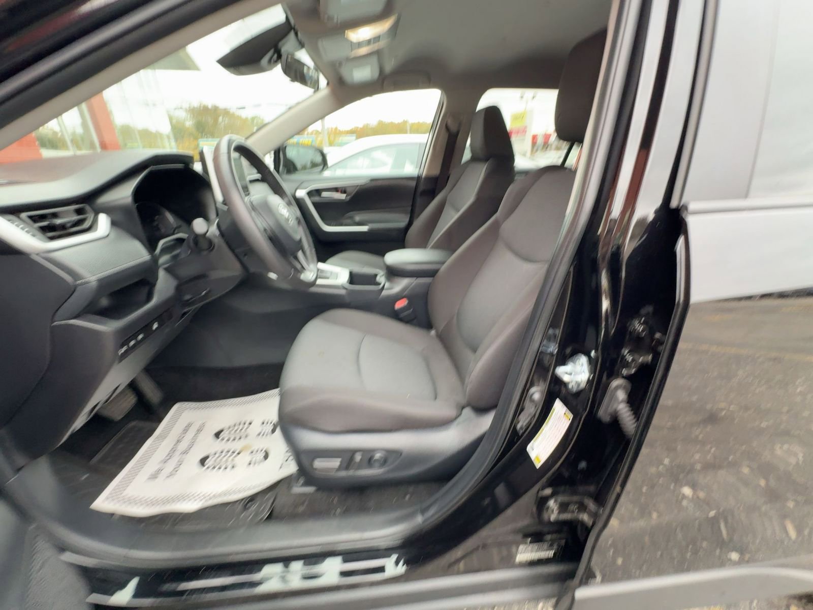 Used 2025 Toyota RAV4 XLE image 11