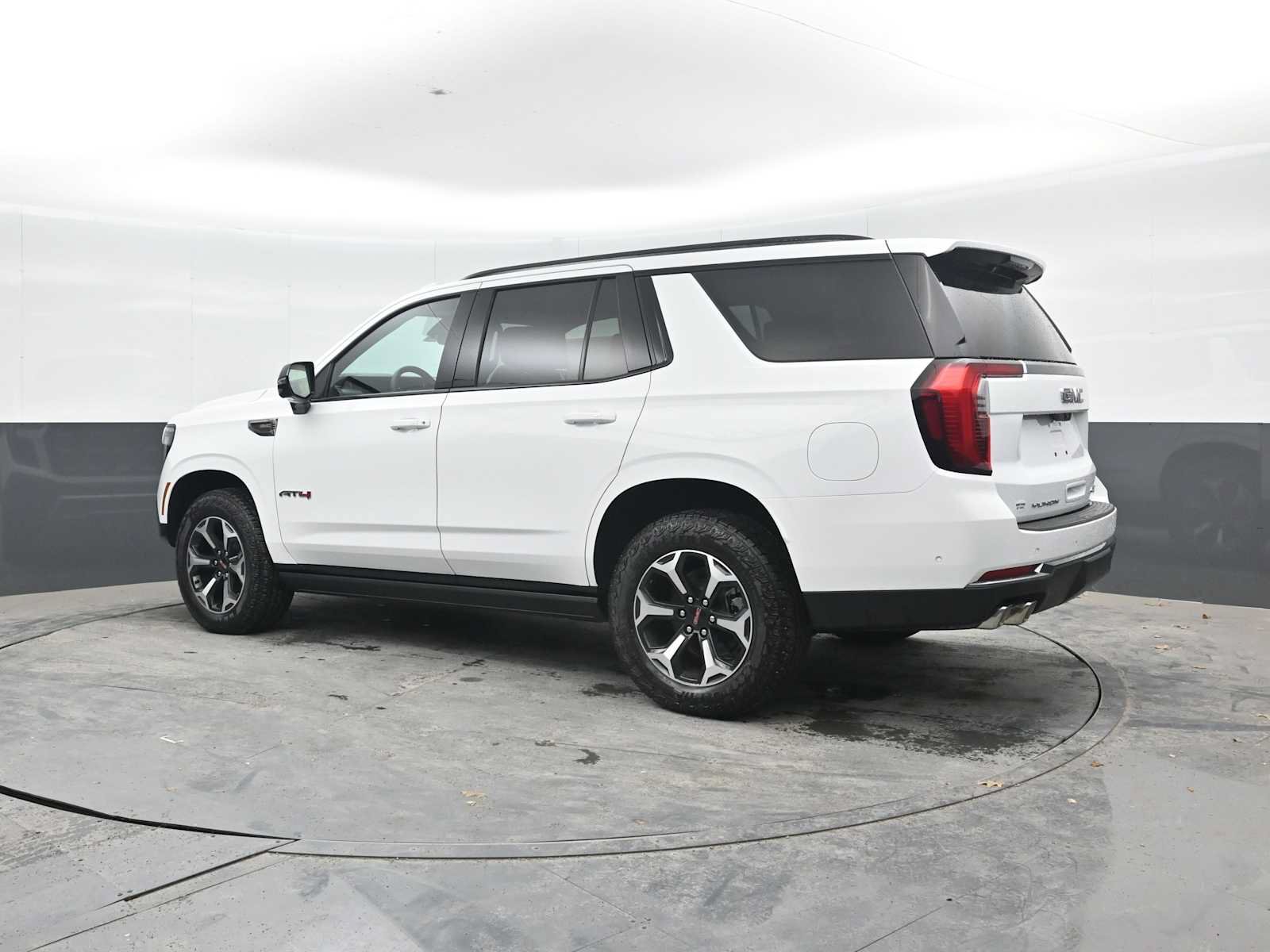 New 2026 GMC Yukon AT4 w/ AT4 Premium Plus Package AWD/4WD image 2