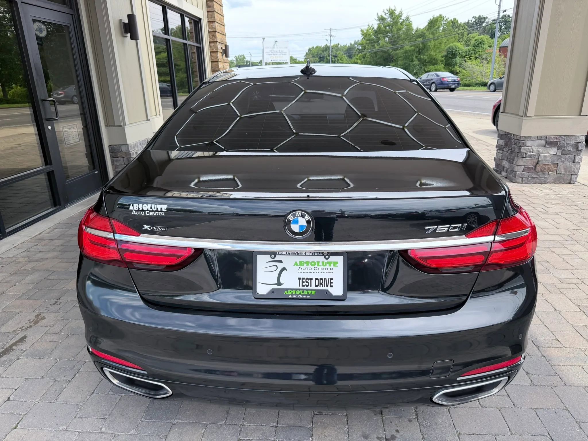 Used 2017 BMW 750i xDrive AWD/4WD image 6