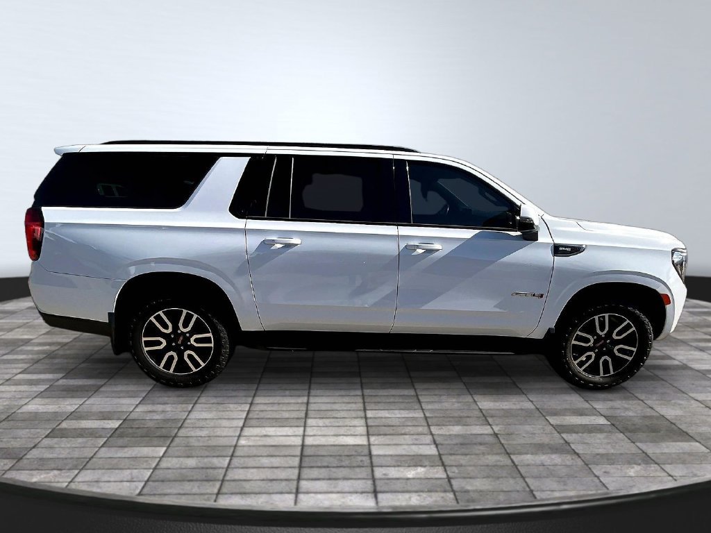 Used 2022 GMC Yukon XL AT4 AWD/4WD image 8