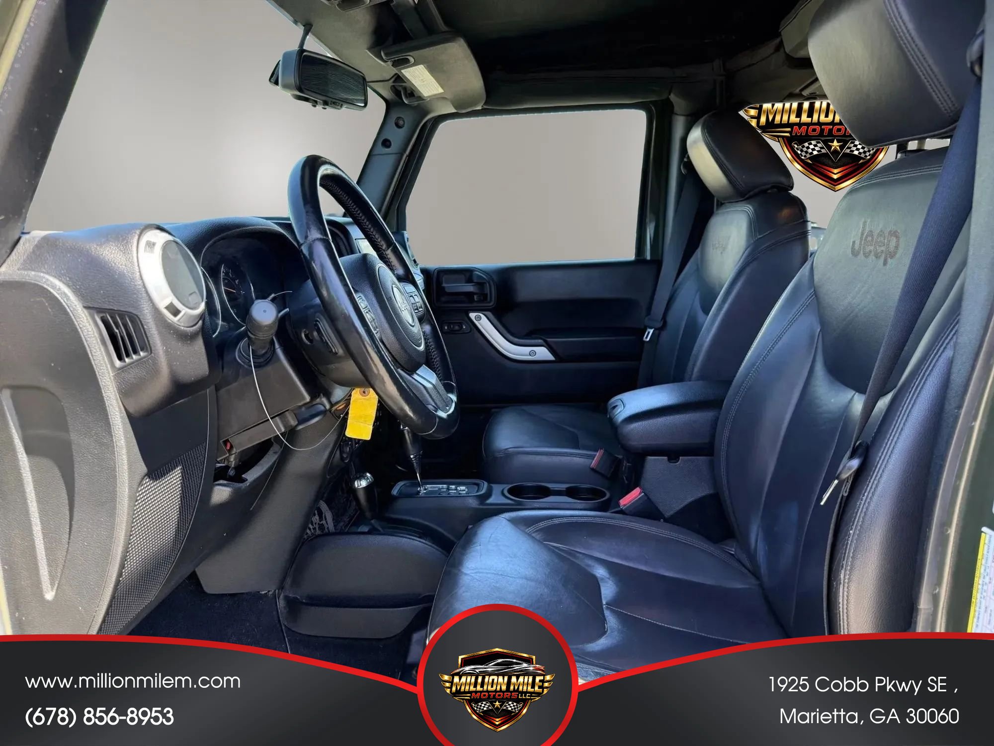 Used 2015 Jeep Wrangler Unlimited Sahara w/ Connectivity Group AWD/4WD image 2