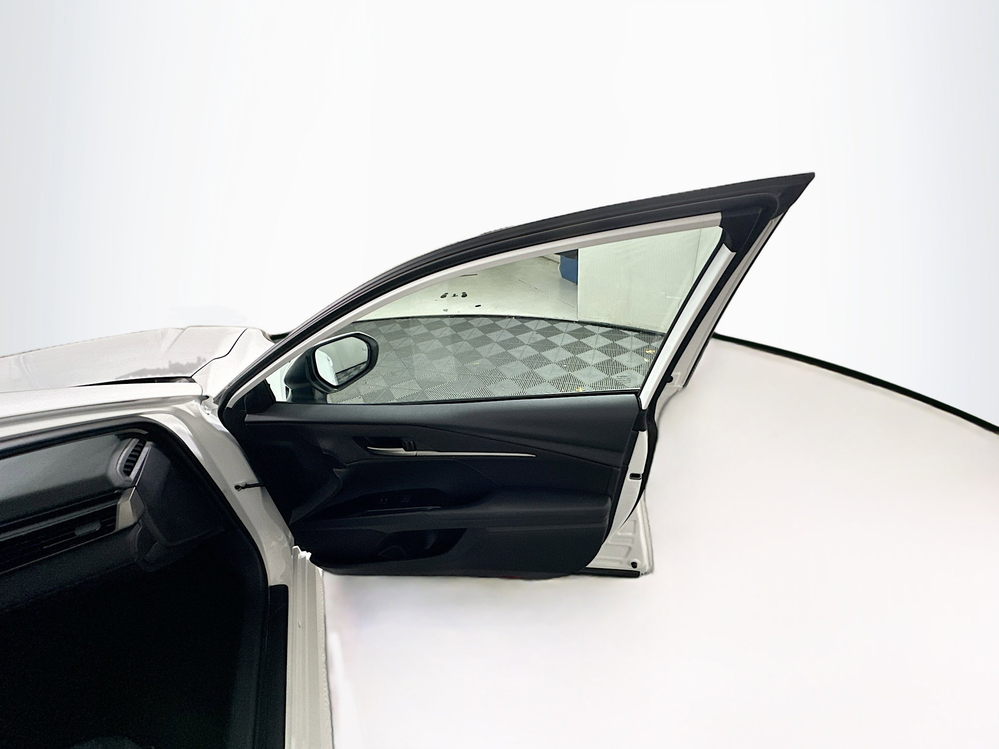 Used 2025 Toyota Camry LE image 31