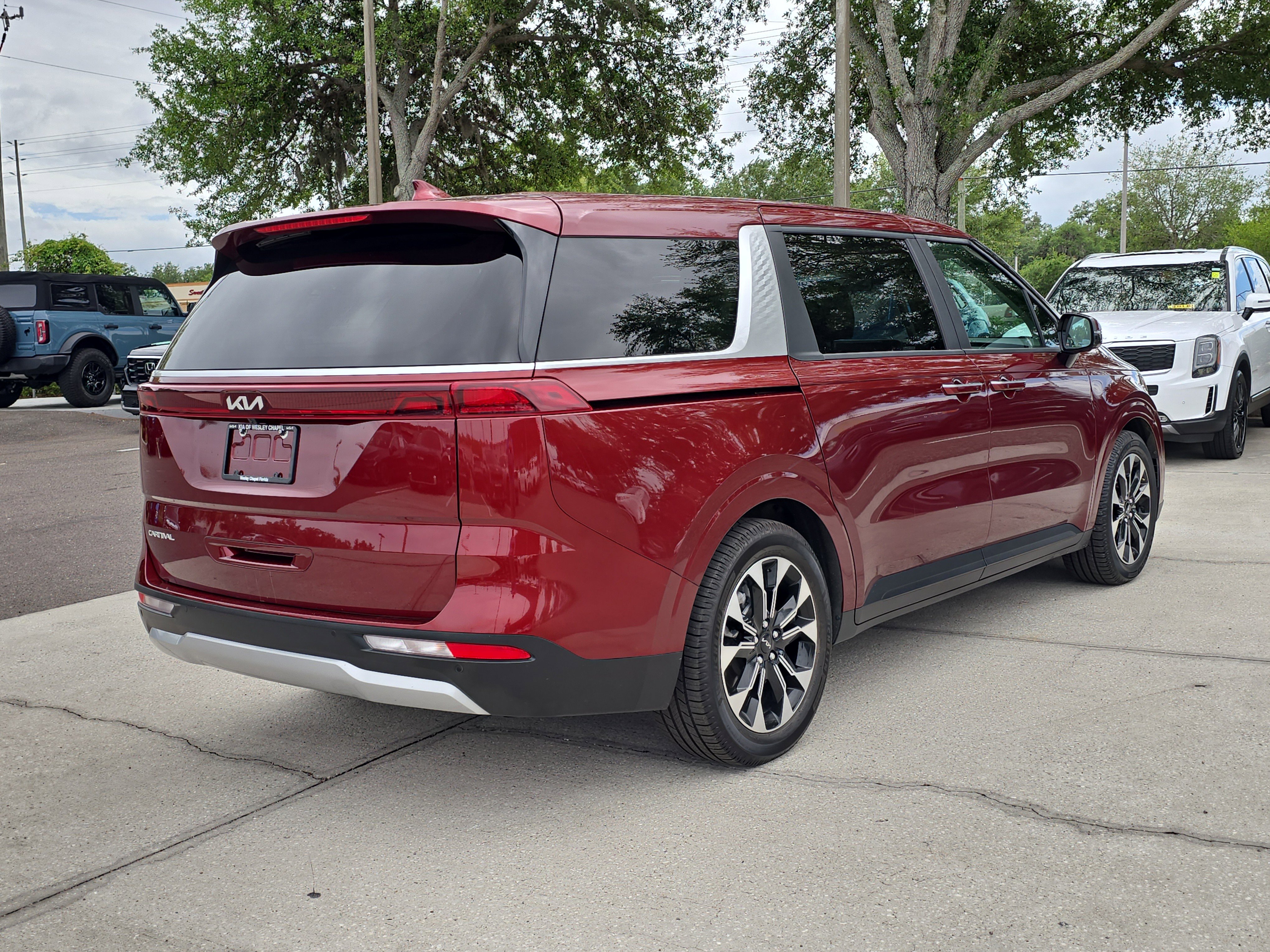 Certified 2023 Kia Carnival EX image 8