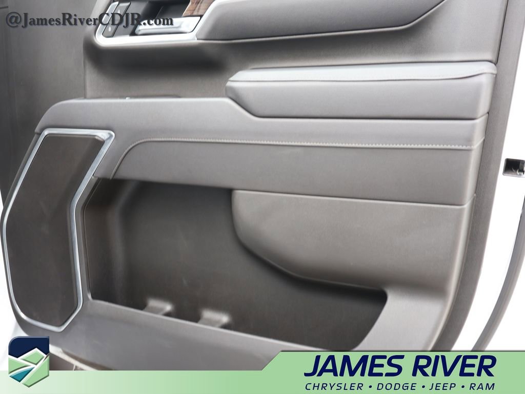 Used 2025 Chevrolet Silverado 2500 LT w/ Convenience Package image 8