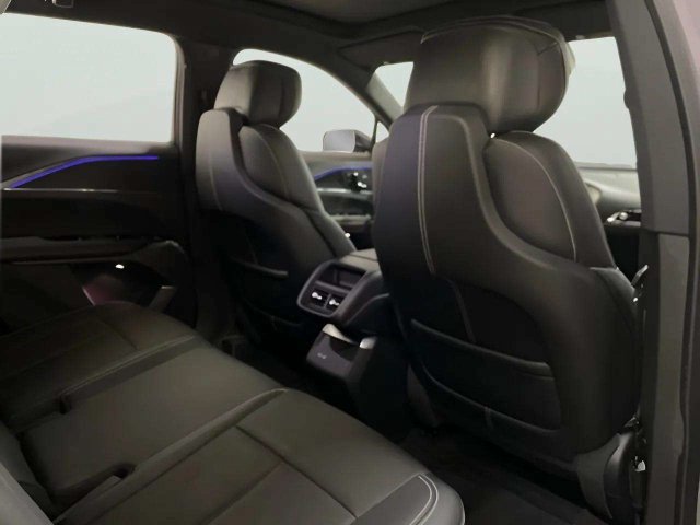 Used 2024 Cadillac Lyriq Sport RWD image 71