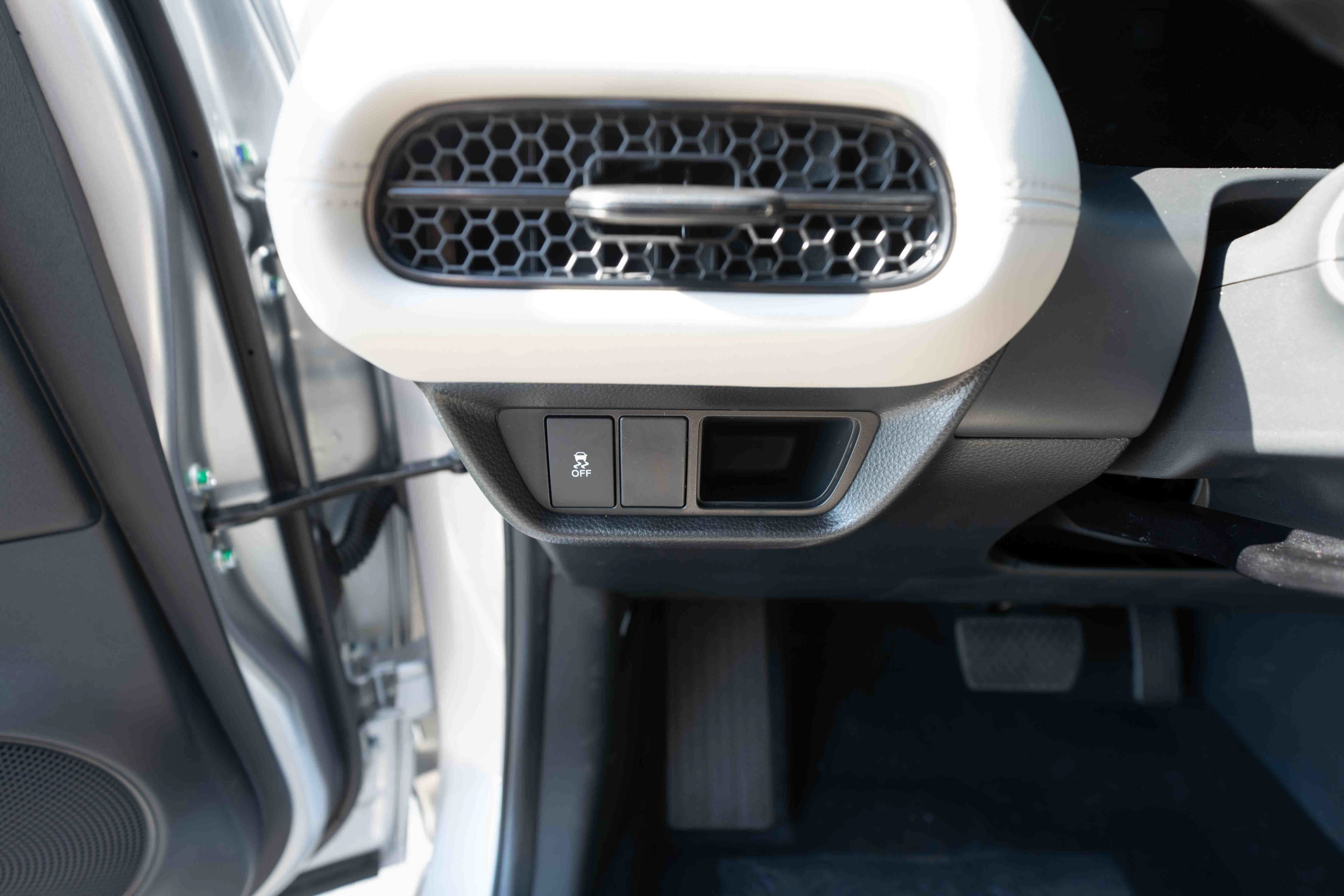 New 2027 Honda HR-V LX image 11