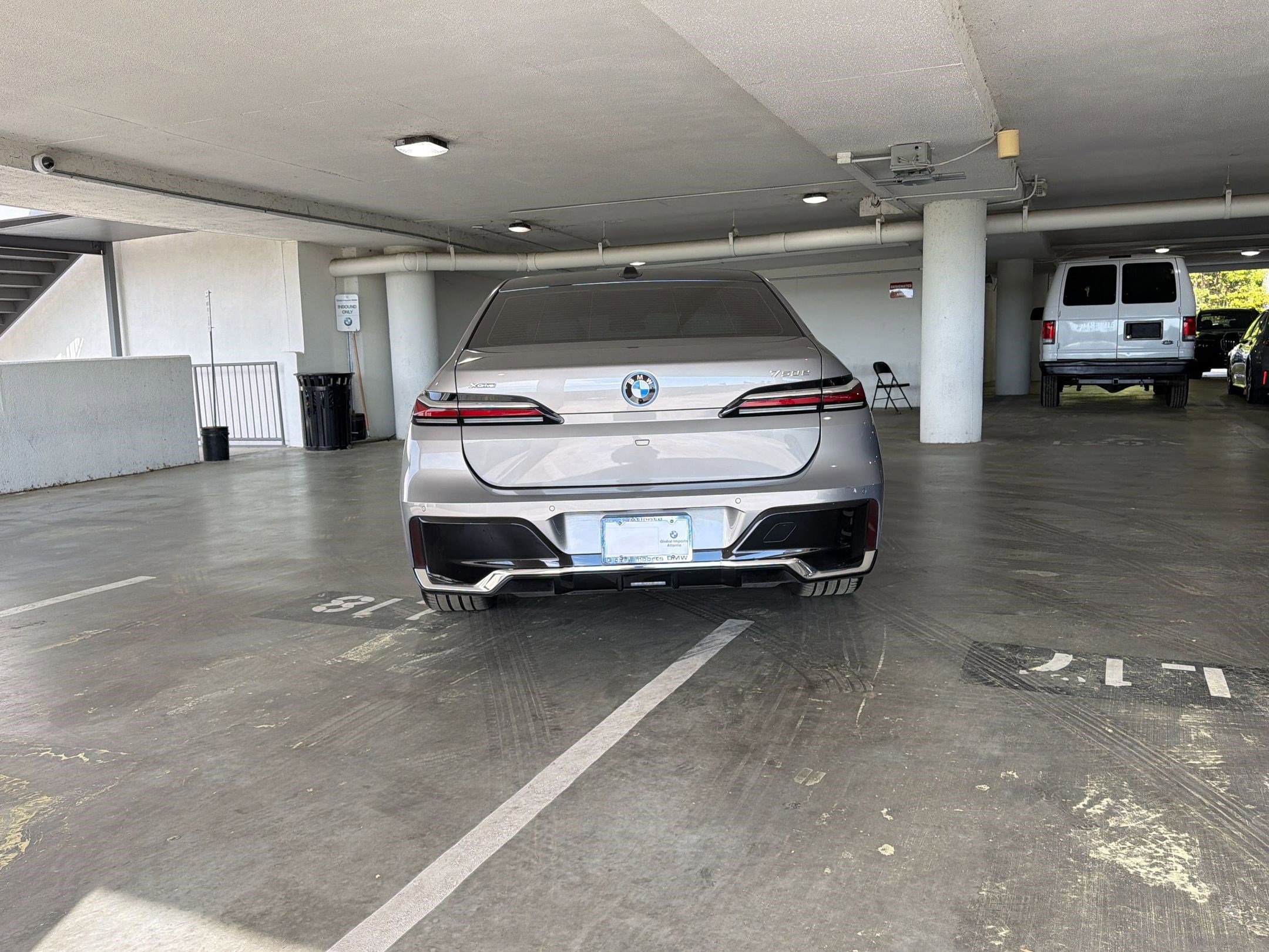 Used 2025 BMW 750e xDrive w/ Executive Package image 9