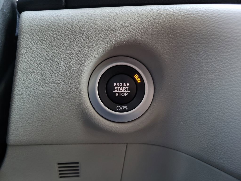 Certified 2024 Chrysler Pacifica Touring-L image 30