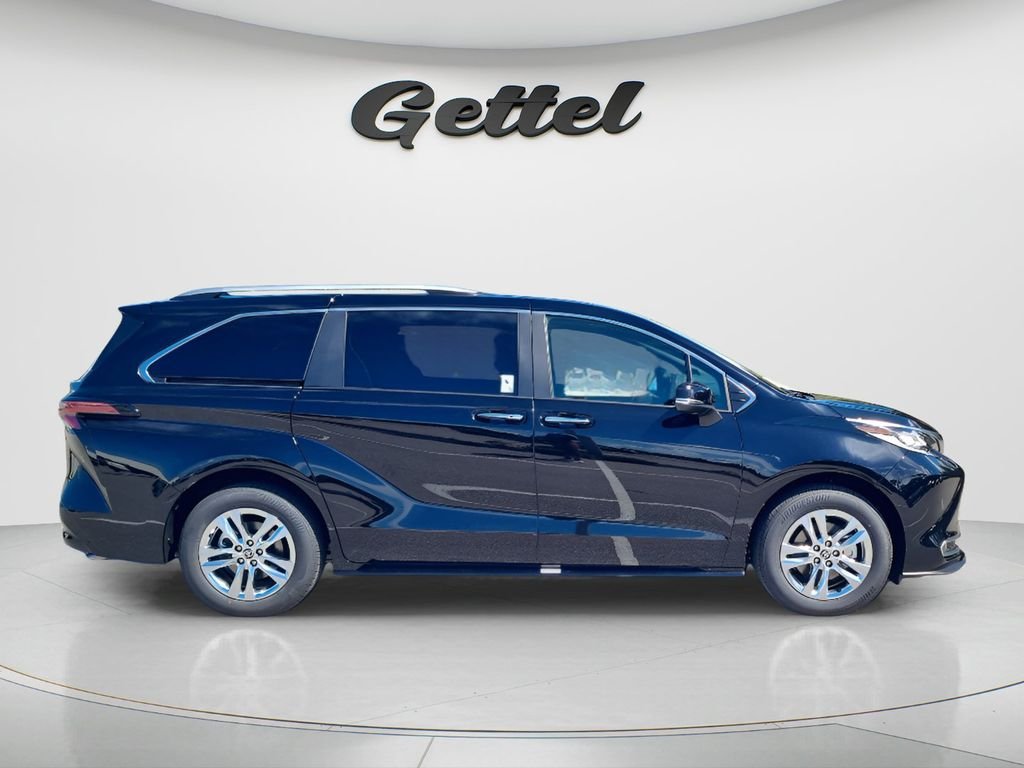 New 2026 Toyota Sienna Limited FWD image 4