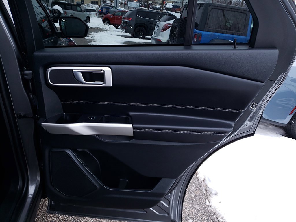 Used 2023 Ford Explorer XLT image 17