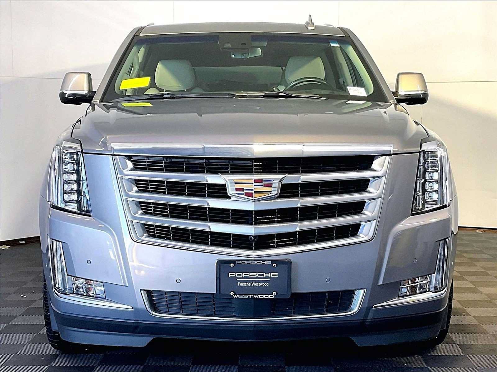 Used 2019 Cadillac Escalade ESV Premium Luxury w/ LPO, Radiant Package AWD/4WD image 10