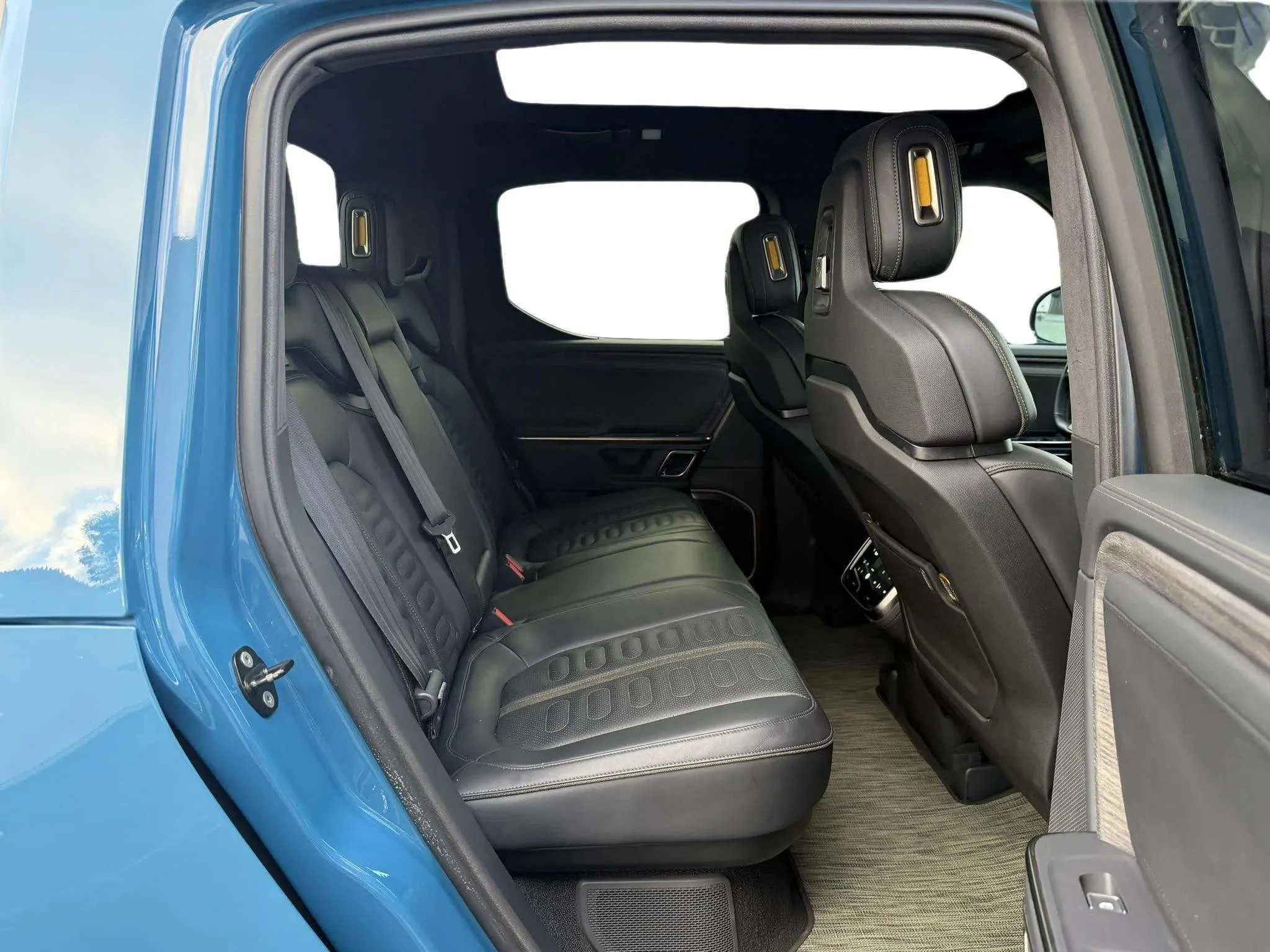 Used 2022 Rivian R1T Launch Edition image 15