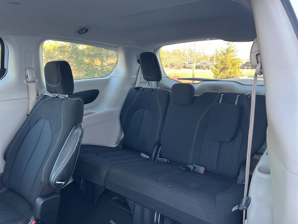 Used 2023 Chrysler Voyager LX image 27