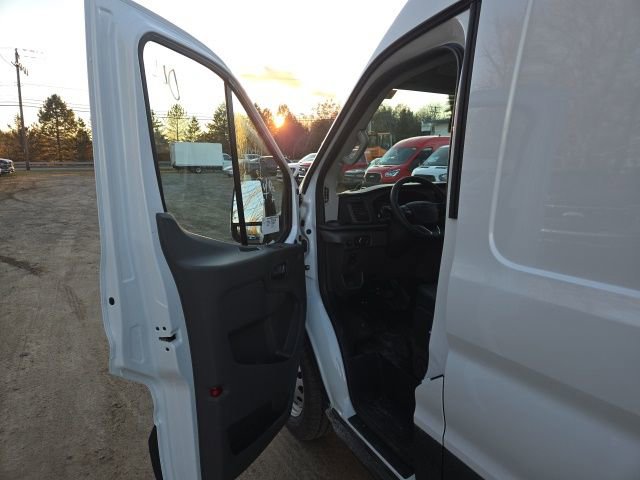 New 2026 Ford Transit 250 148 Medium Roof Extended AWD image 13