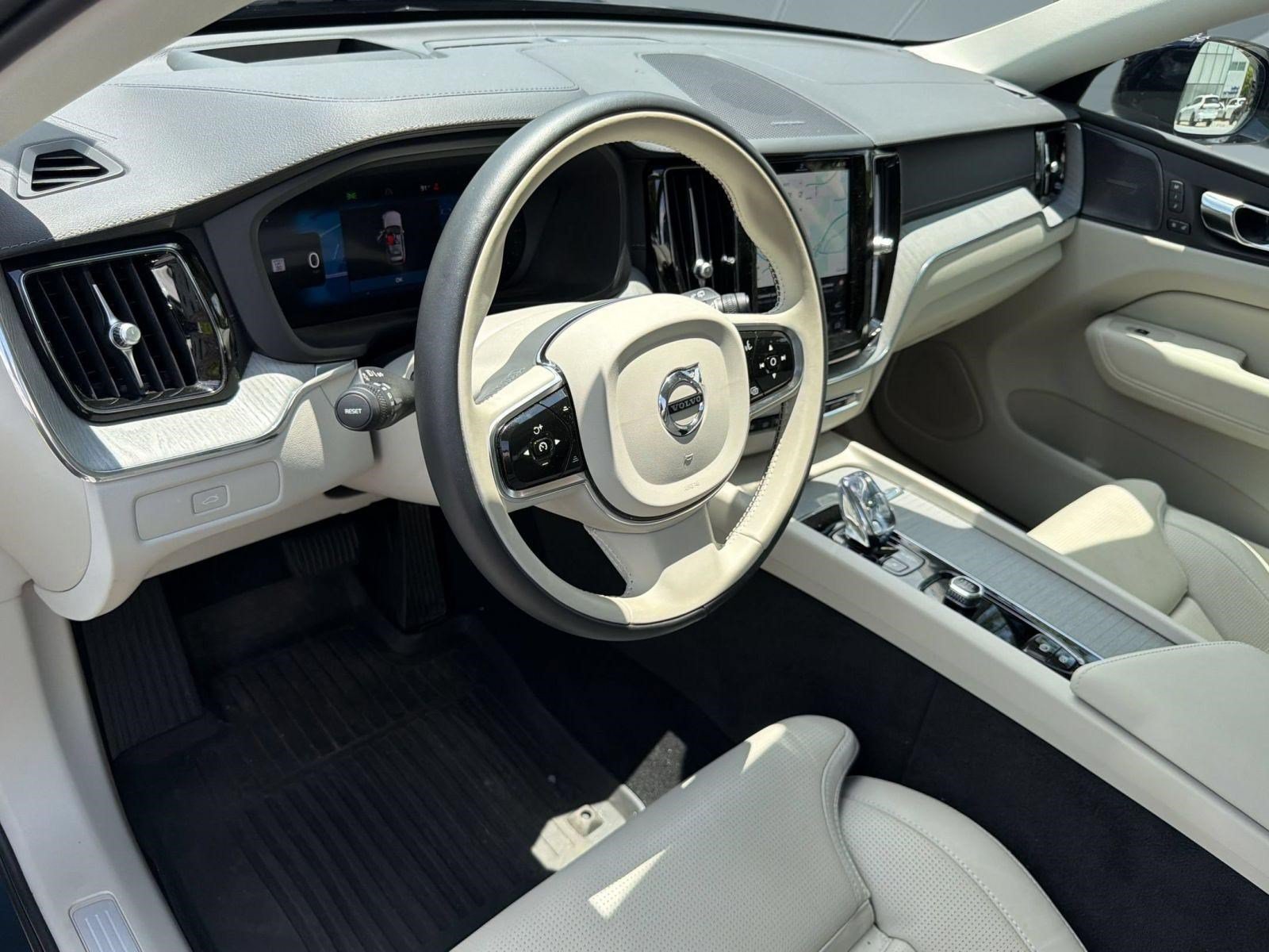 Certified 2024 Volvo XC60 B5 Ultimate w/ Protection Package Premier AWD/4WD image 4