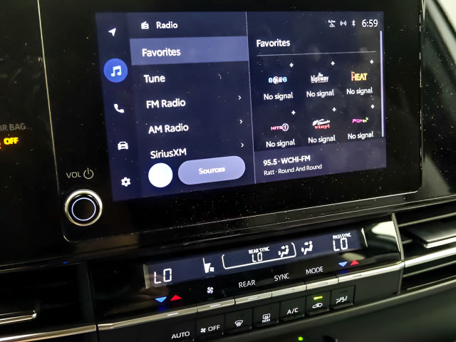 Certified 2025 Toyota Sienna LE FWD image 18