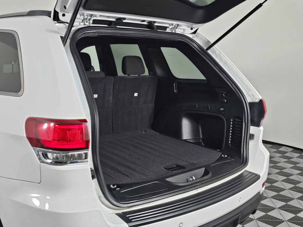 Used 2021 Jeep Grand Cherokee Laredo AWD/4WD image 13