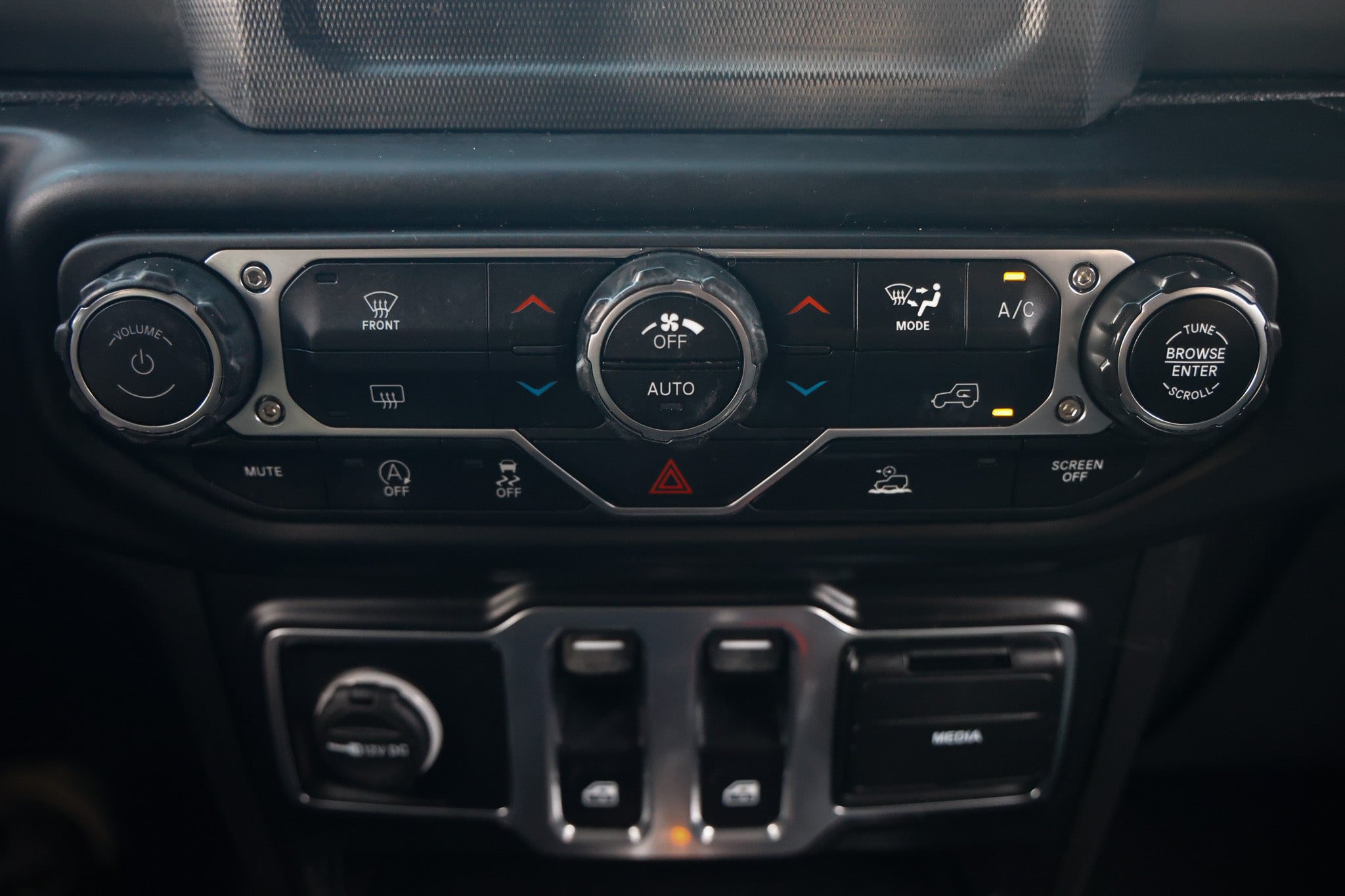 Used 2022 Jeep Wrangler Sport AWD/4WD image 35
