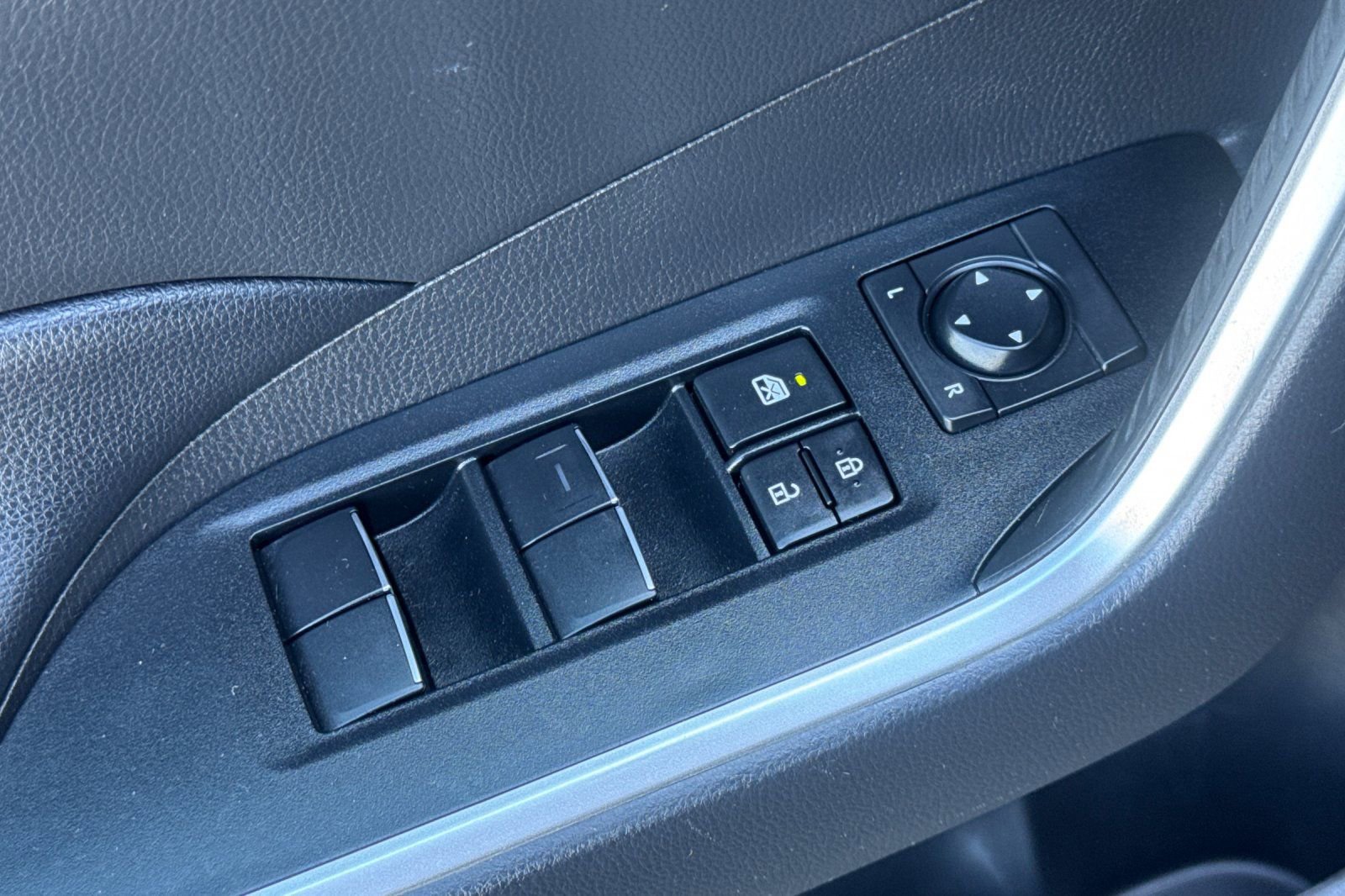 Used 2021 Toyota RAV4 XLE Premium w/ Carpet Mat Package (TMS) image 10