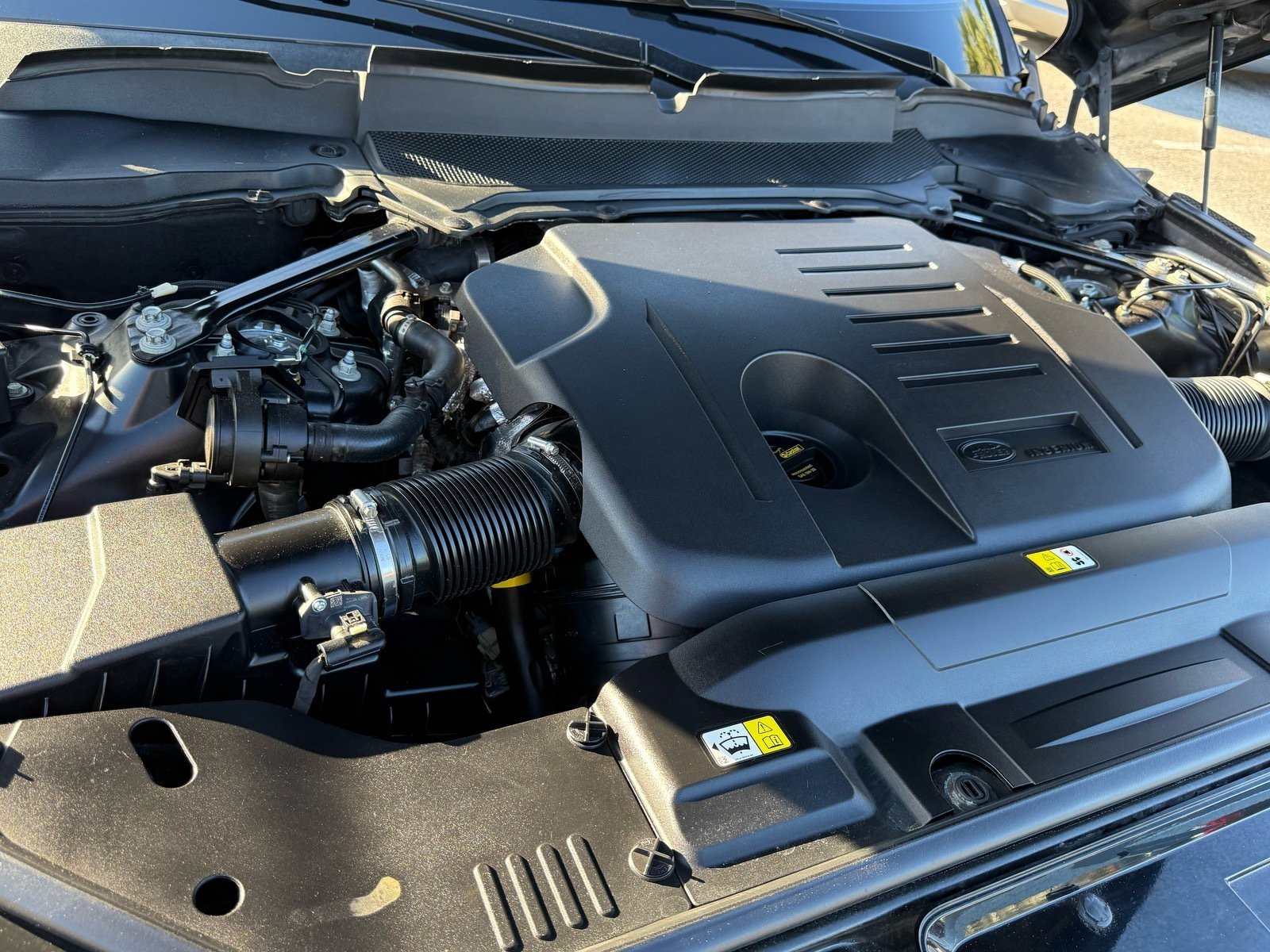 Used 2020 Land Rover Range Rover Sport HSE image 32