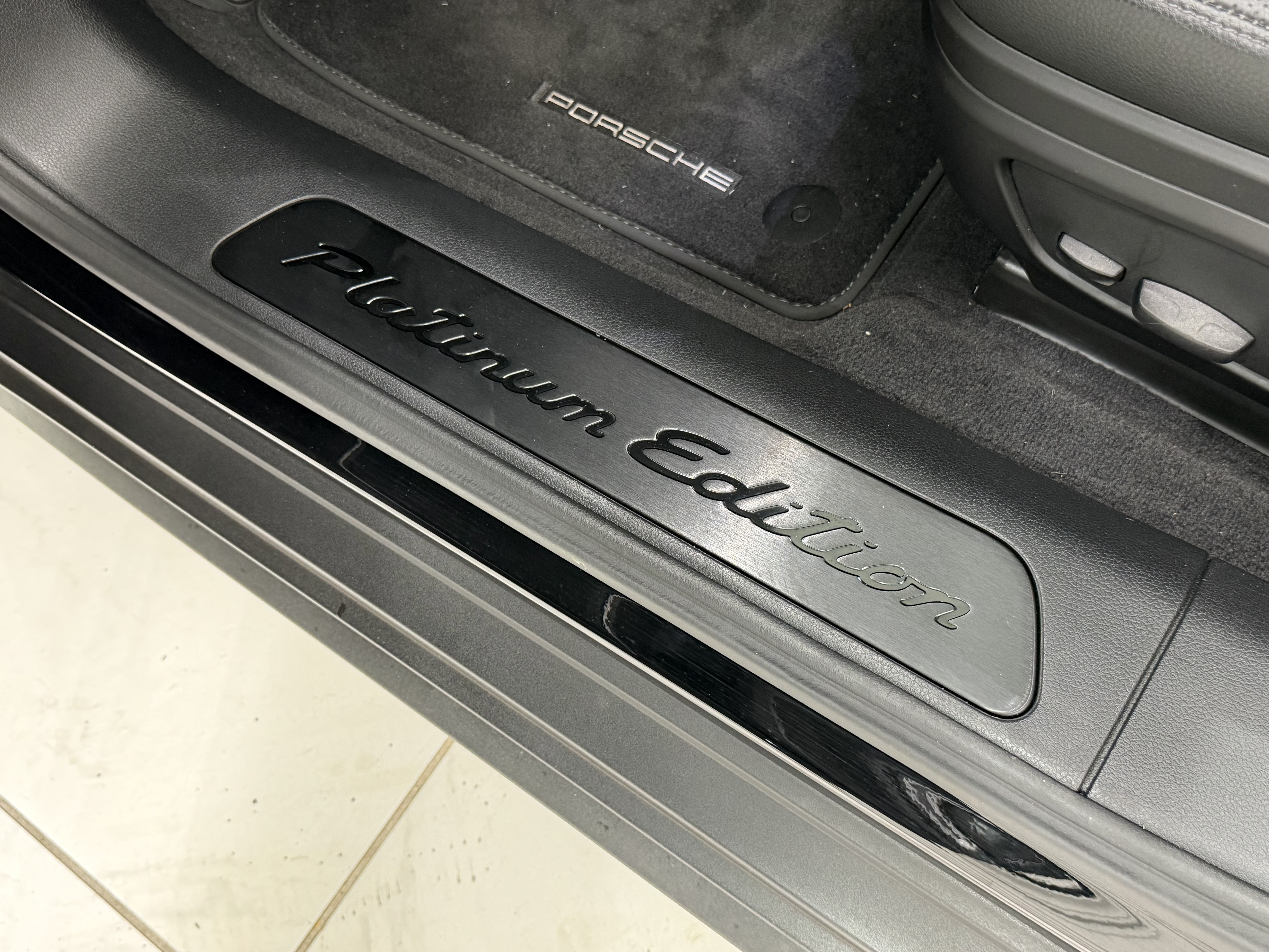Certified 2023 Porsche Panamera 4 Platinum Edition AWD/4WD image 31