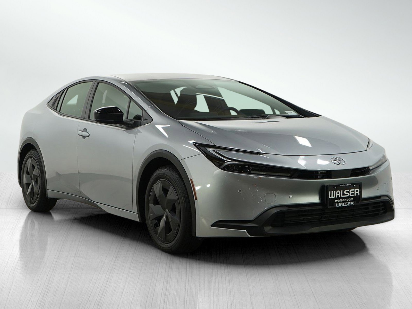 Used 2025 Toyota Prius LE image 9