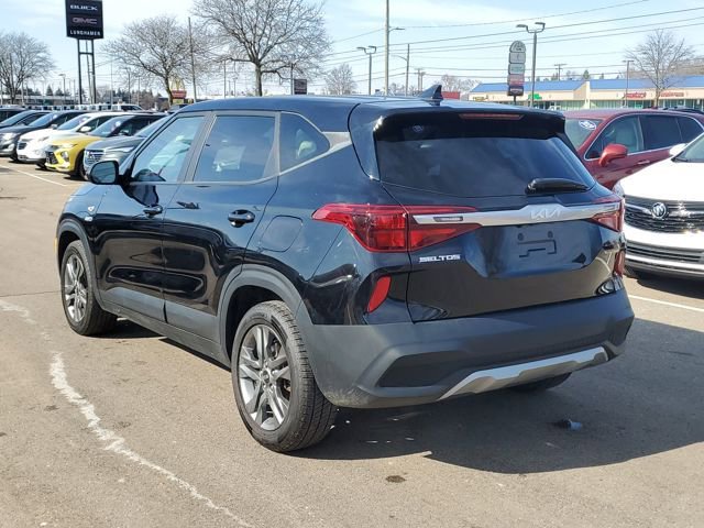 Used 2023 Kia Seltos LX image 4