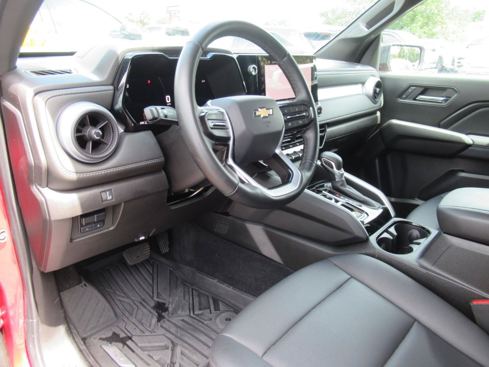 Used 2024 Chevrolet Colorado LT w/ LT Convenience Package III AWD/4WD image 17