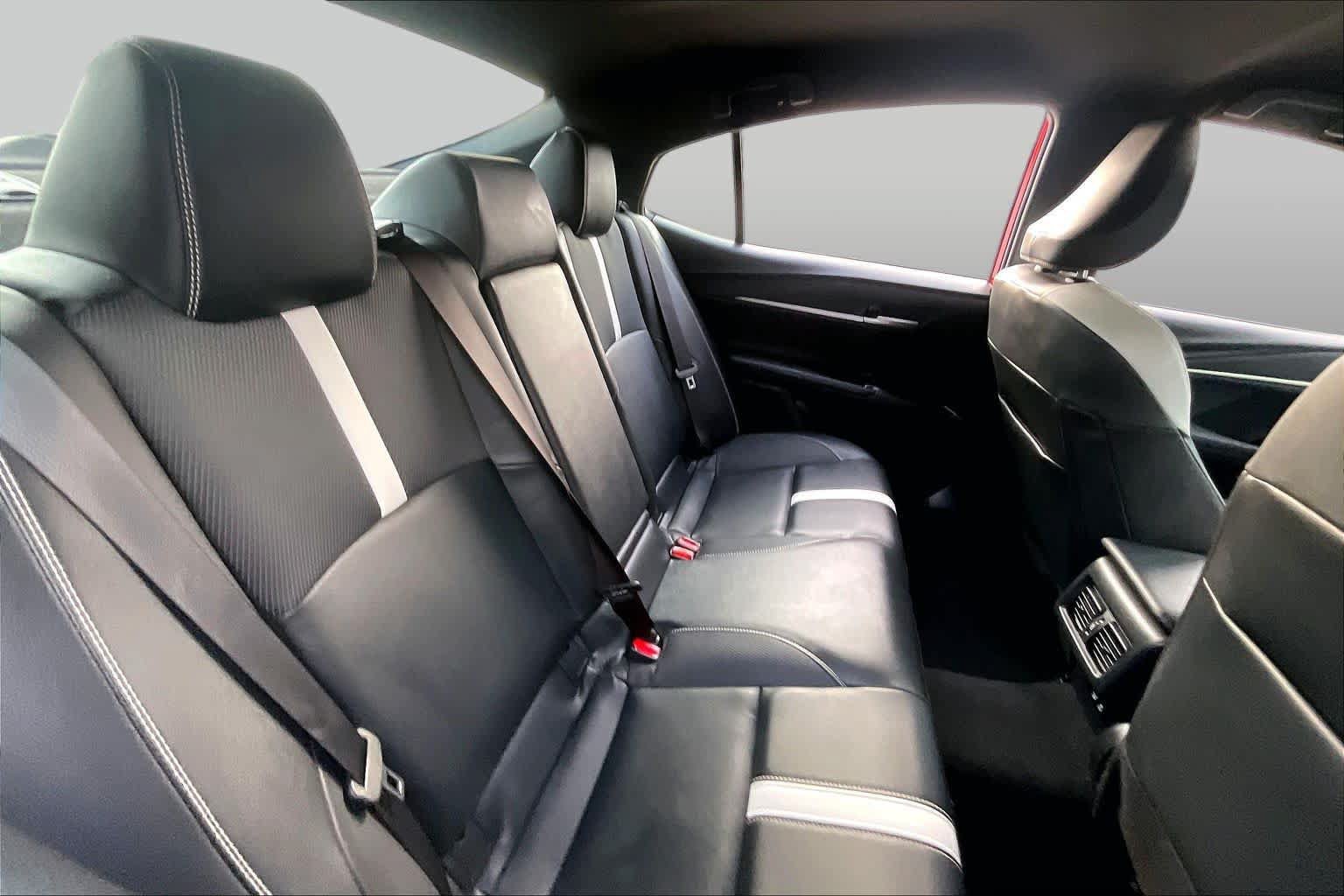 Used 2025 Toyota Camry SE FWD image 19
