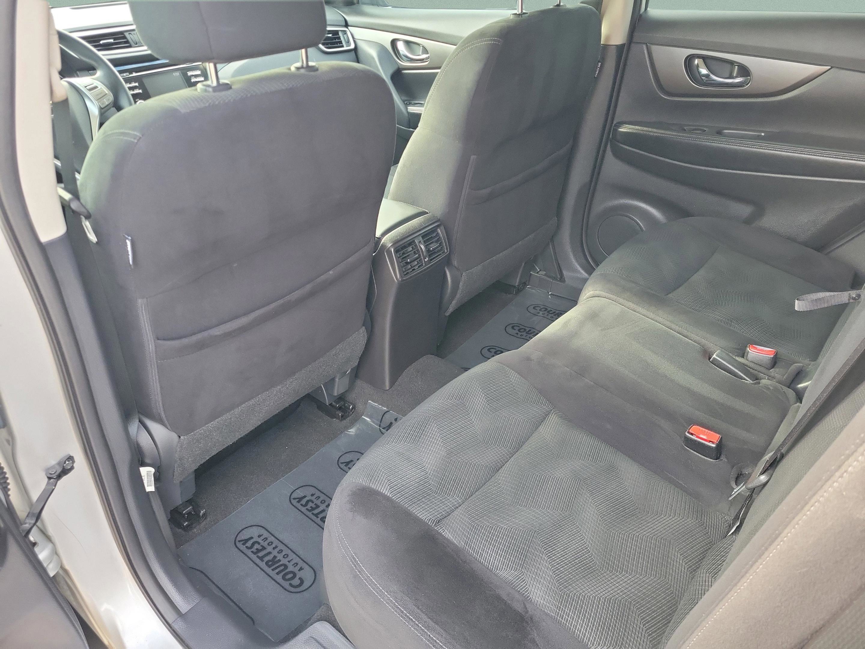 Used 2015 Nissan Rogue S w/ S Family Package image 8