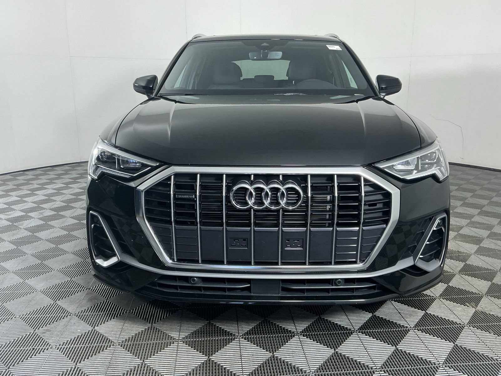 Used 2025 Audi Q3 2.0T Premium w/ Convenience Package AWD/4WD image 2