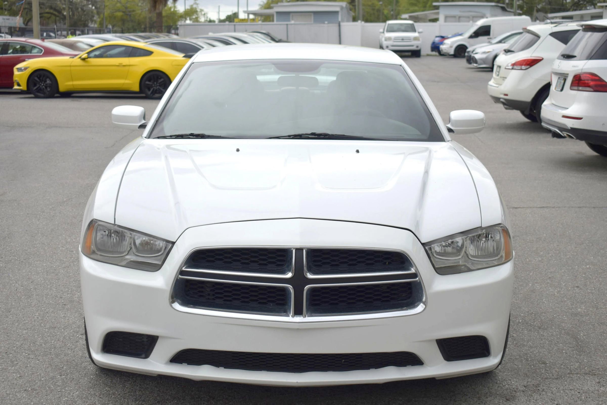 Used 2013 Dodge Charger SE RWD image 2