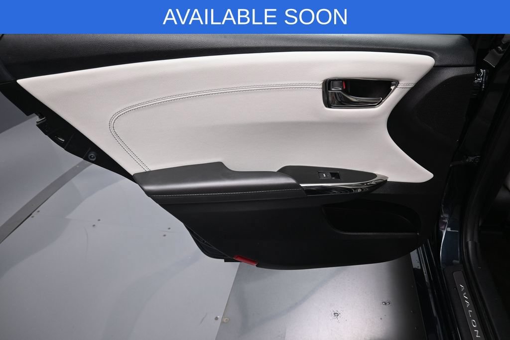 Used 2016 Toyota Avalon Limited w/ Toyota Safety Sense Package FWD image 32