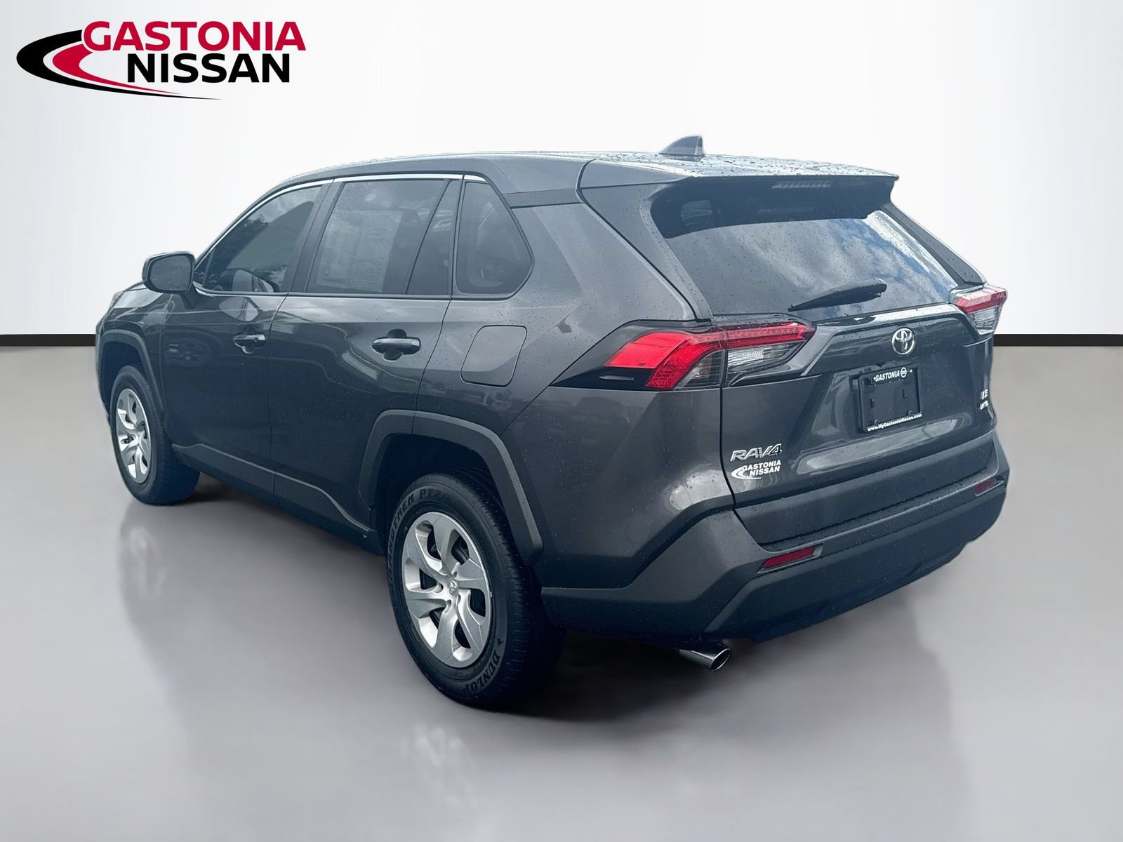Used 2022 Toyota RAV4 LE AWD/4WD image 6