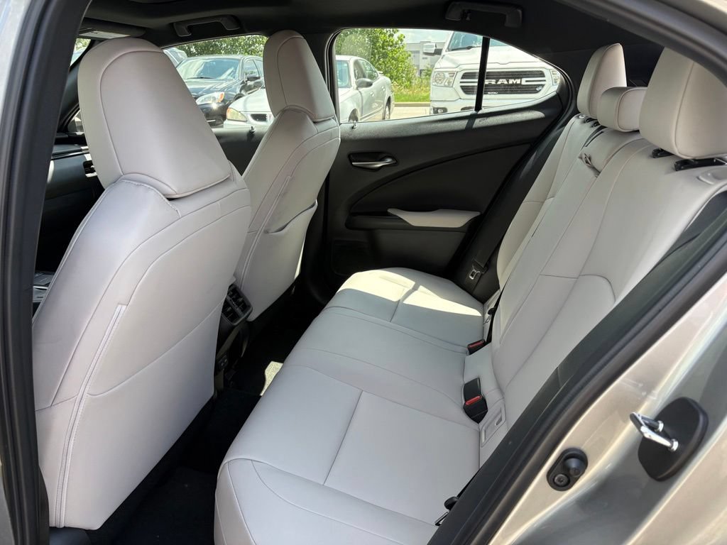 Used 2022 Lexus UX 200 w/ Accessory Package (Z1) FWD image 10
